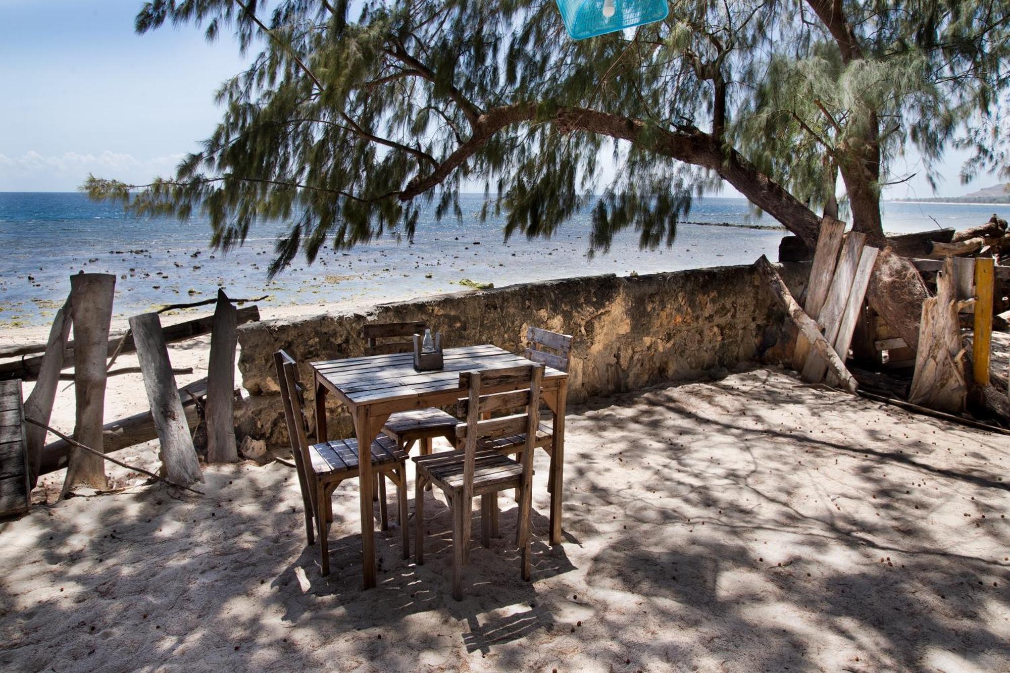 Cemara Beachfront Suite Mondu المظهر الخارجي الصورة